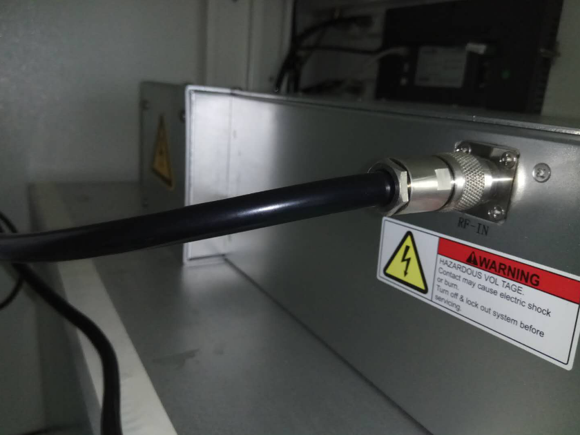 检查低压真空等离子设备的连接-普乐斯等离子表面处理设备